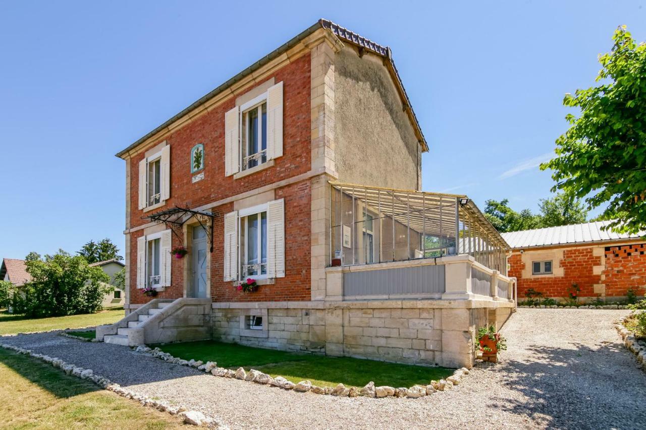 Maison Qui S'Y Frotte S'Y Pique Robert-Espagne Buitenkant foto