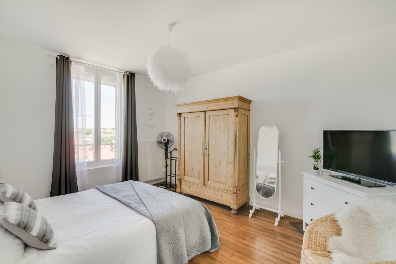 Maison Qui S'Y Frotte S'Y Pique Robert-Espagne Buitenkant foto
