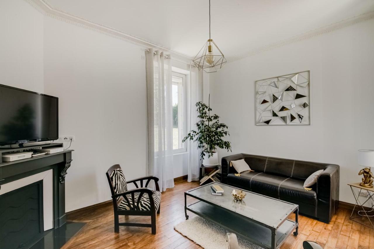 Maison Qui S'Y Frotte S'Y Pique Robert-Espagne Buitenkant foto