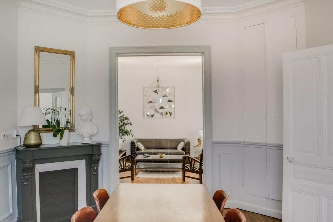 Maison Qui S'Y Frotte S'Y Pique Robert-Espagne Buitenkant foto